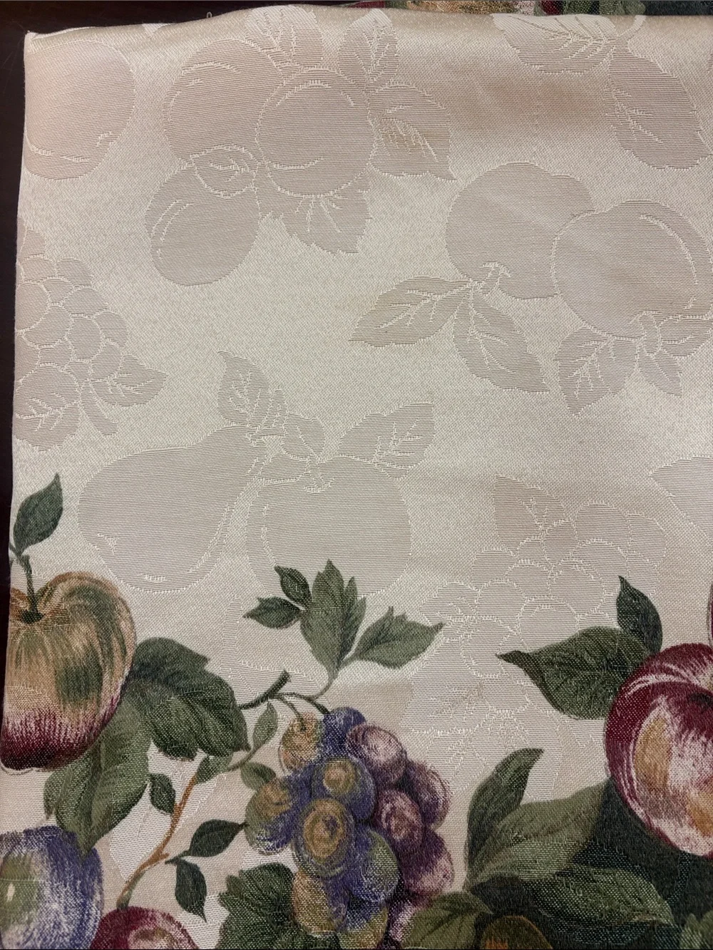 Fruit Basket Print Tablecloth in Cream and Green